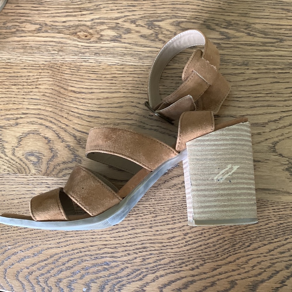 Universal Thread chunky heel size 8 - Picture 3 of 3